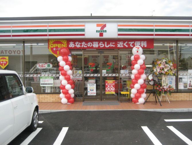 Convenience store. Seven-Eleven Okayama East Central-cho store (convenience store) up to 31m