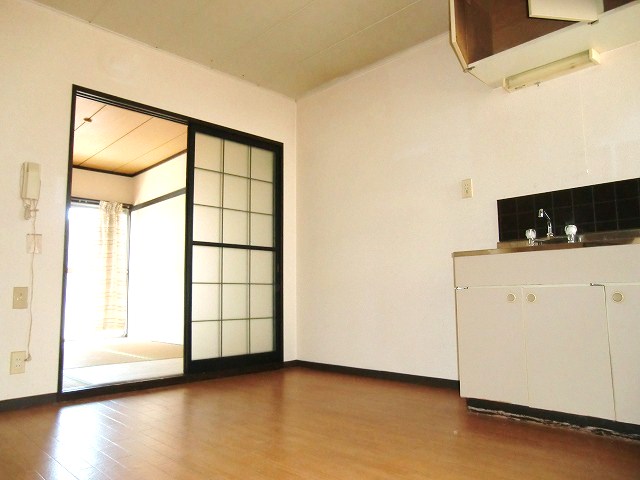 Kitchen.  ※ Change to Western-style