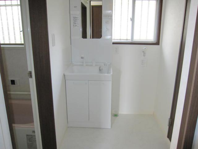 Wash basin, toilet
