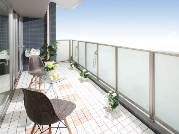 balcony ・ terrace ・ Private garden.  [balcony] Outdoor living room to spend while bathed in light and wind, Special moments.  ※ Balcony outside, Those obtained by combining the empty image, In fact a slightly different.