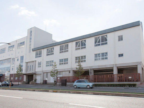 Surrounding environment. City Okayama Central Elementary School 11 minutes' walk (about 810m)