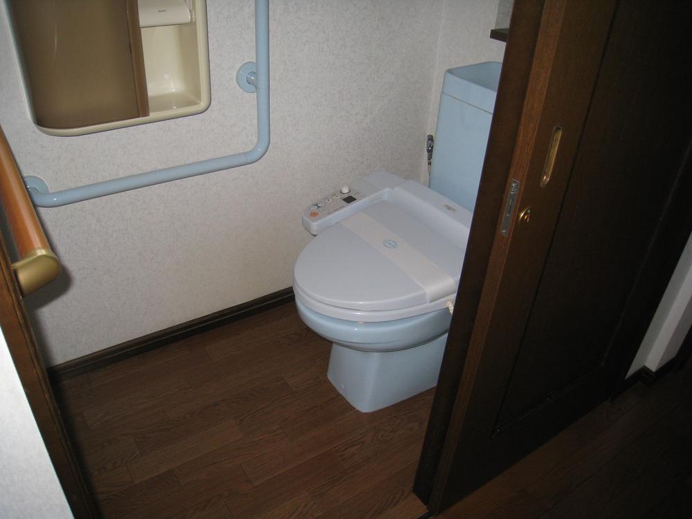 Toilet. Indoor (February 2013) shooting)