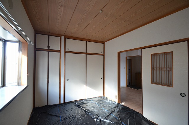 Living and room. Japanese-style room is also really bright