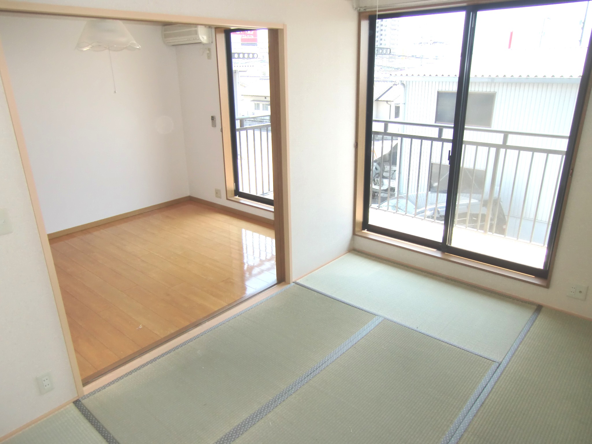 Other room space. Also good clean tatami ^^ day