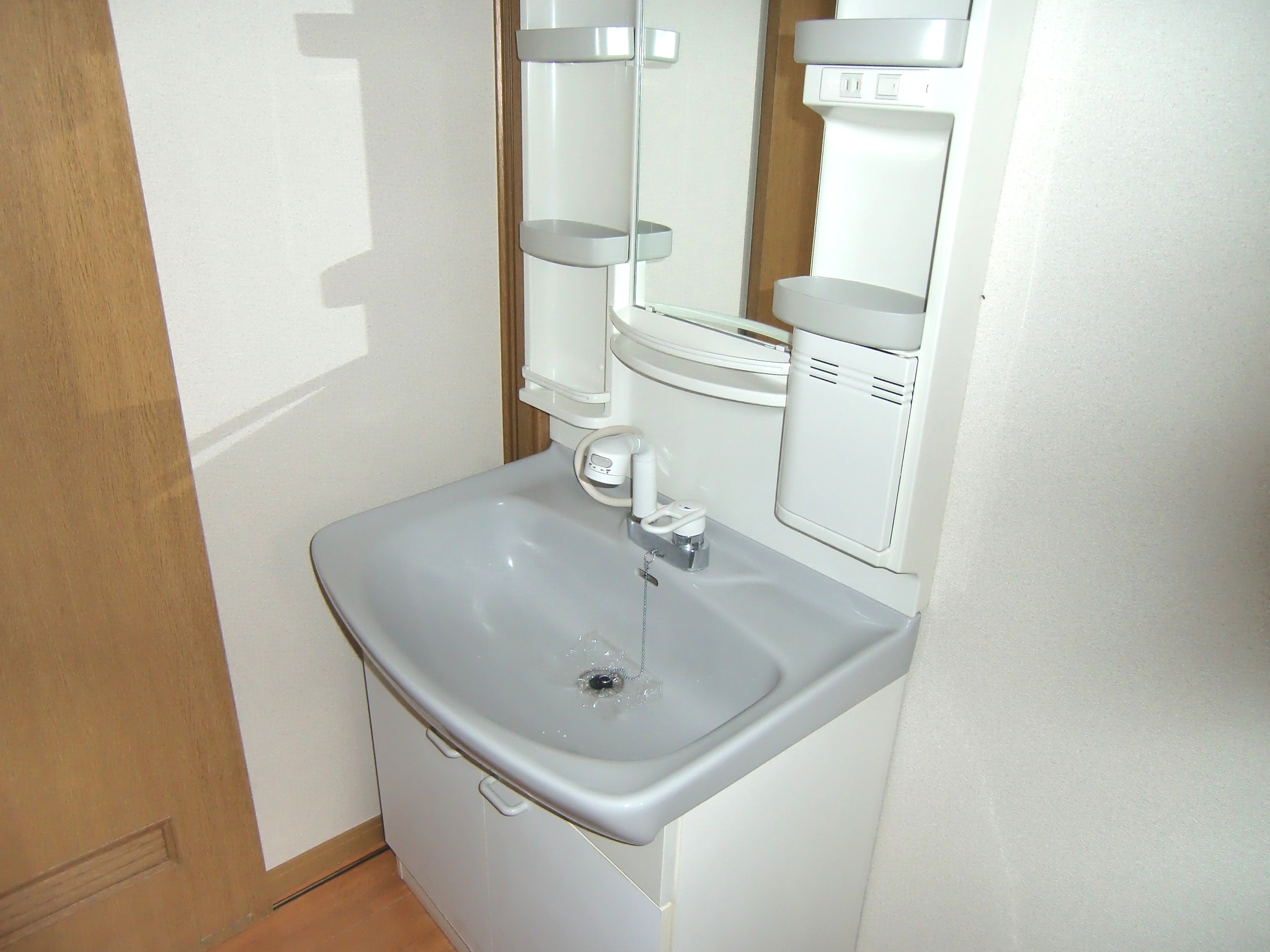 Washroom. Easy-to-use shampoo dresser ☆