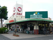 Supermarket. Nishina food basket Hanajiri store up to (super) 759m