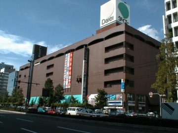 Shopping centre. Doremi of town until the (shopping center) 425m
