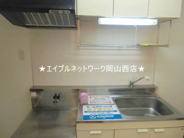 Kitchen. Two-burner stove is installed Allowed, Dishes Hang in there is likely to