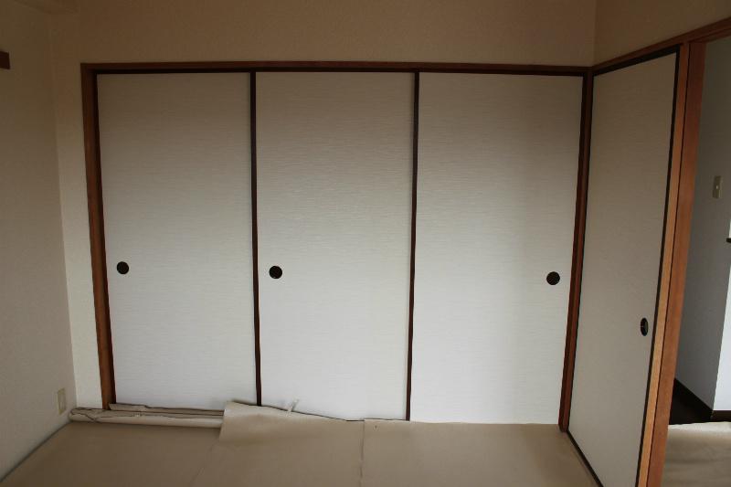 Non-living room. Amount of storage of a large Japanese-style room.