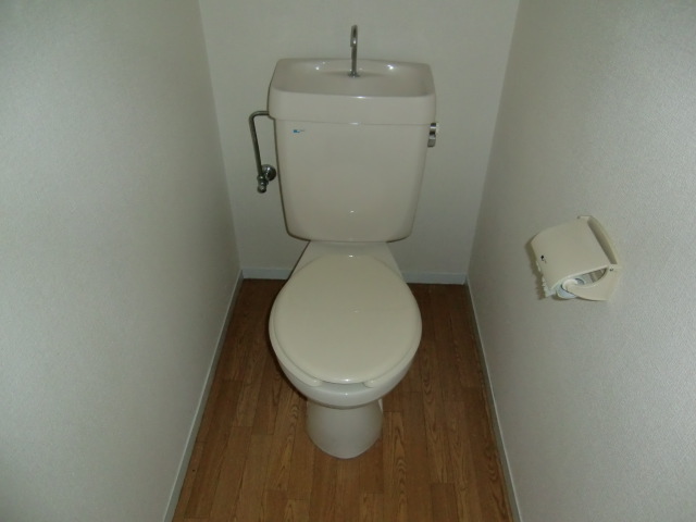 Toilet. (^O^) / (^O^) / (^O^) / (^O^) / (^O^) /