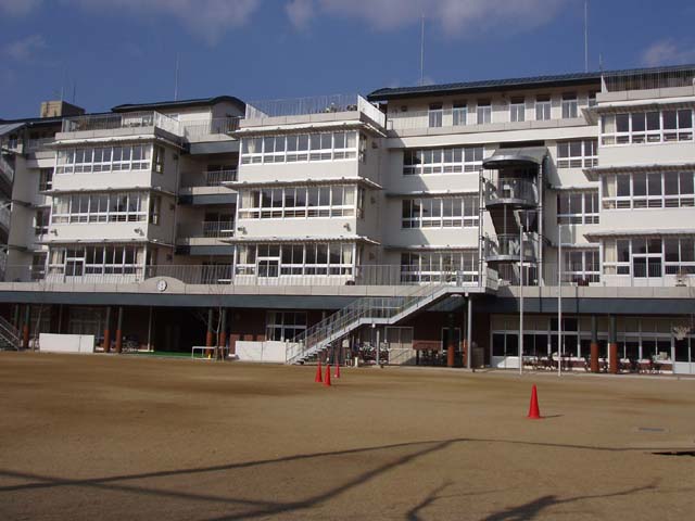 Primary school. 157m to Okayama Tachioka Mountain Central Elementary School (elementary school)