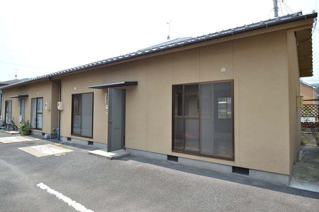 Building appearance.  [JR Bizen Ichinomiya Station] A 15-minute walk from the