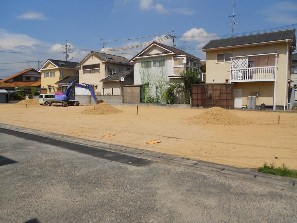 Local land photo. It is a quiet residential area.