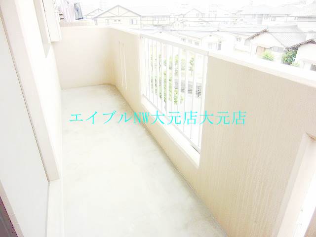 Balcony. Spacious balcony ☆