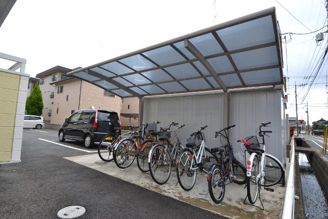 Other common areas.  ☆ Bicycle parking is also firmly equipped ☆ ^^ Will not wet in the rain