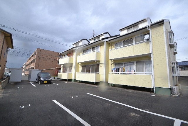 Building appearance. Bright south-facing rooms! Photo ・  ・  ・ Cloudy but ^^;