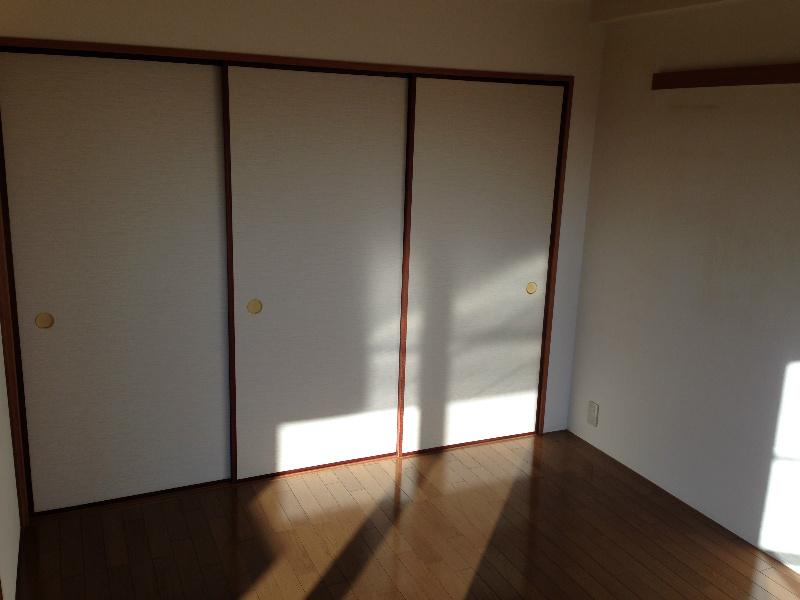 Non-living room. It has been changed to the south side of the room from the Japanese-style Western-style.