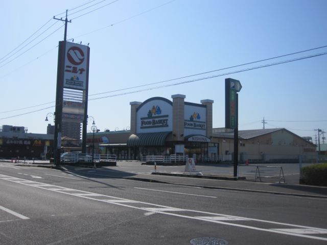 Shopping centre. Nishina until the (shopping center) 910m