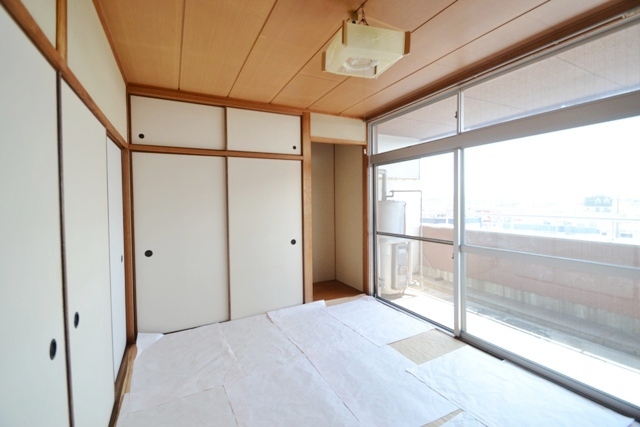 Other room space. It is healing best to purr on the tatami