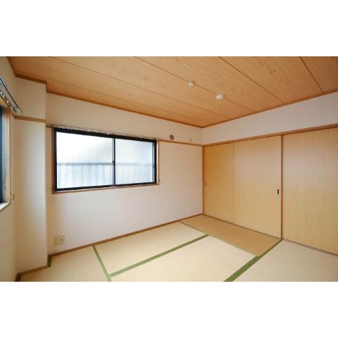 Living and room.  ☆ There is also a Japanese-style room ☆