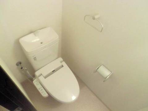 Toilet. It comes with a bidet ☆