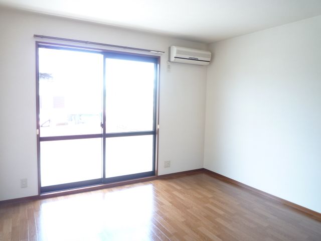 Living and room. It is with a room air conditioner.