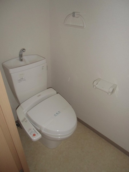 Toilet. Washlet equipped!