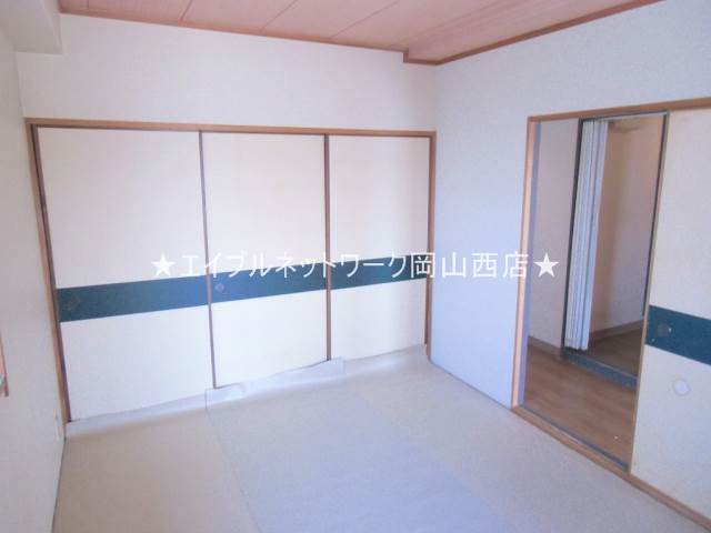 Other room space. It is the south side of the Japanese-style room