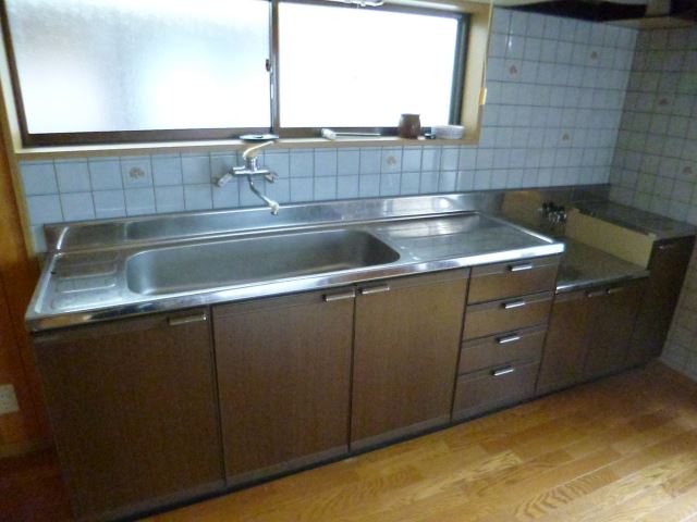 Kitchen. It is a functional system Kitchen!