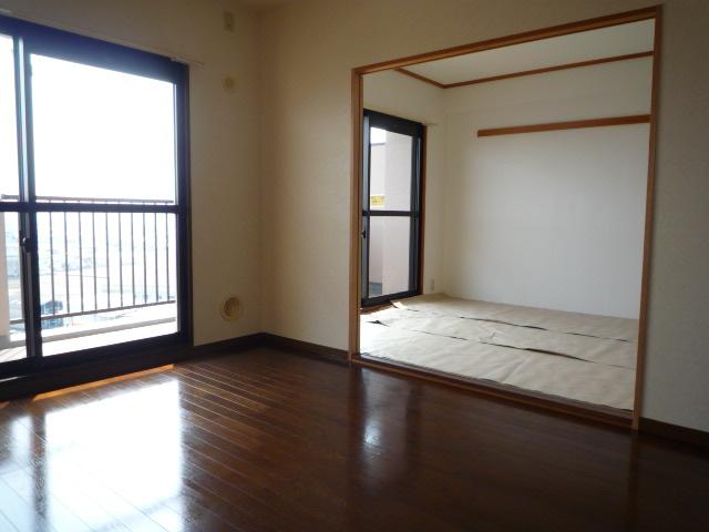 Non-living room. Indoor (March 2013) Shooting