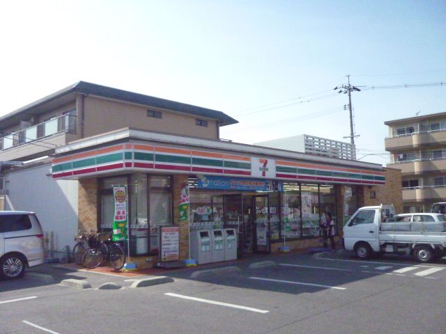 Convenience store. 440m to Seven-Eleven (convenience store)