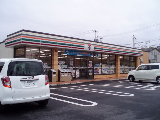 Convenience store. 380m to Seven-Eleven (convenience store)