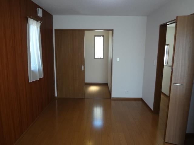 Non-living room. 7.5 tatami mat of the main bedroom ・ WIC