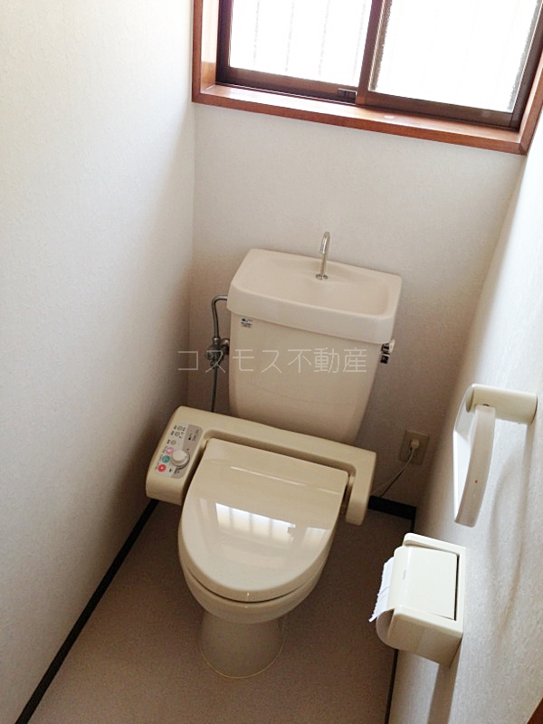 Toilet. With cleaning toilet seat ・ There is toilet on the second floor