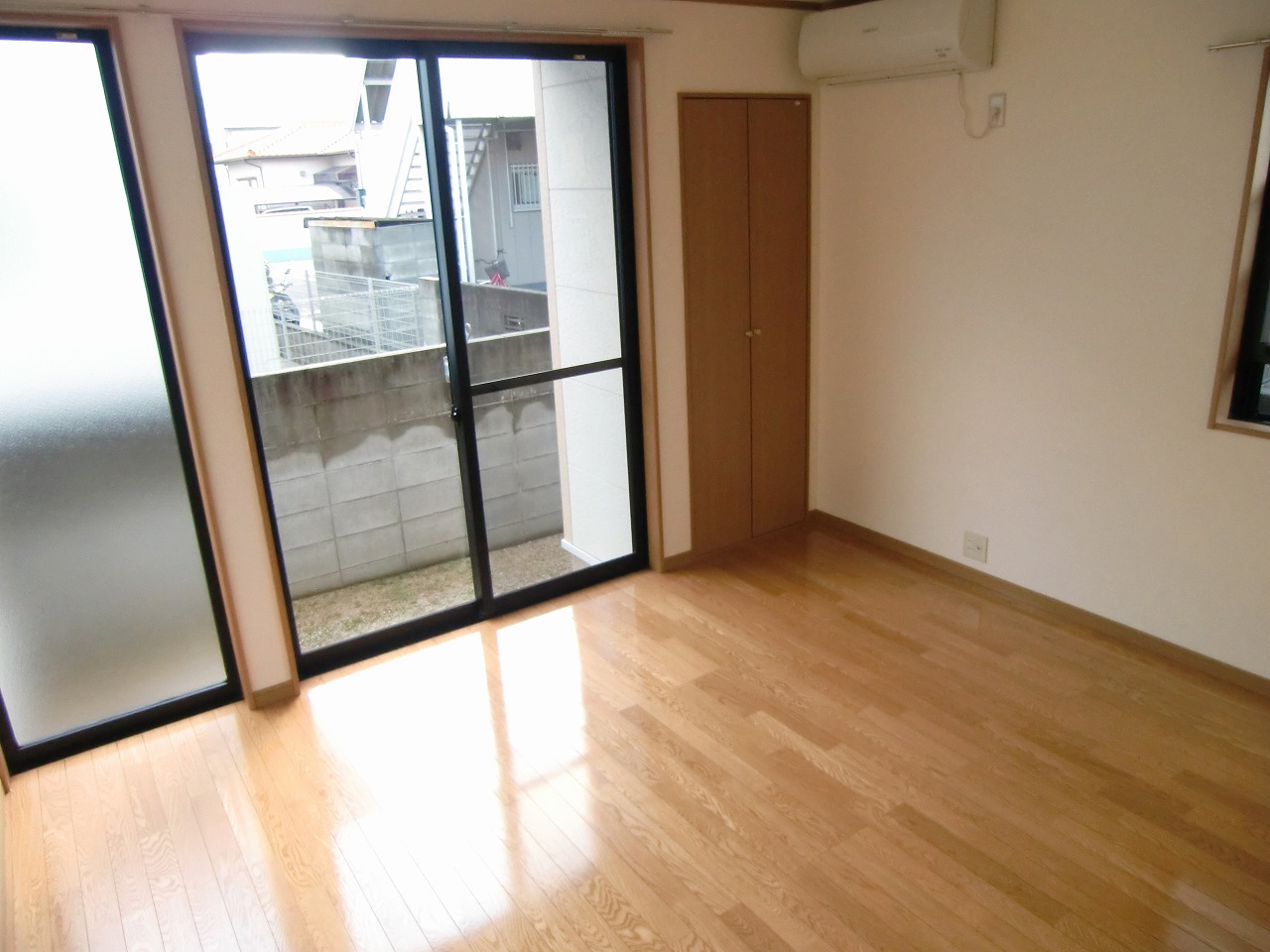 Other room space. Same property by Mato photo