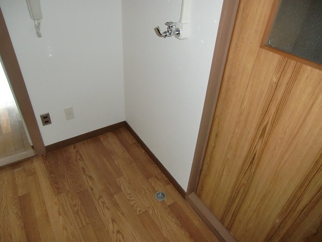 Other room space. Laundry Area is, There in the room! ! !