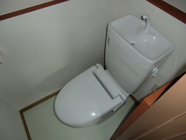 Toilet. Western-style toilet! A heated toilet seat ☆ There was the winter