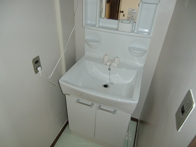 Washroom. Independent wash basin! ! This is useful when there ☆