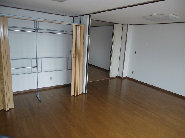 Living and room. All floors, It has already changed to Western-style! !