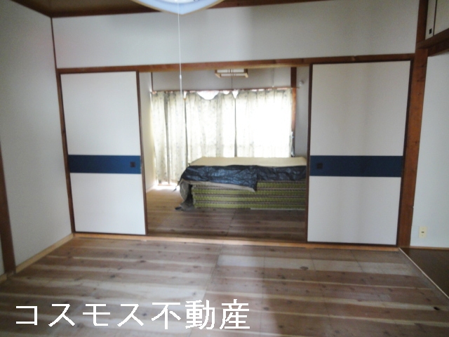 Living and room. Japanese-style room two between More