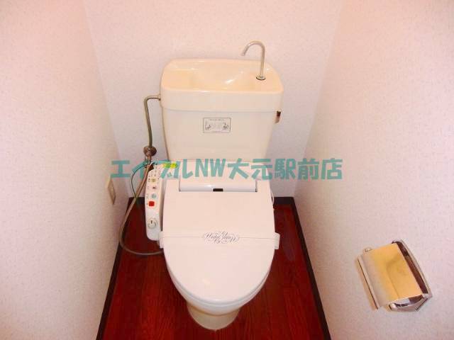 Toilet. Bidet