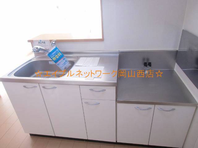 Kitchen. Clean counter kitchen Similar properties