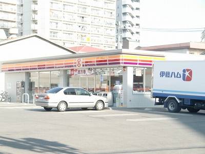 Convenience store. 421m to the Circle K (convenience store)