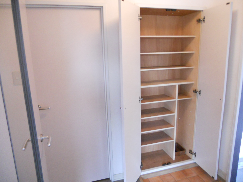 Entrance. It is the front door storage! Enter a lot -