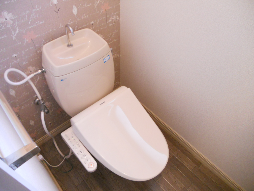 Toilet. Toilet Washlet equipped !!