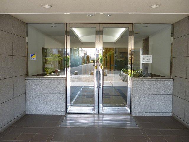 Entrance. Local (10 May 2013) Shooting