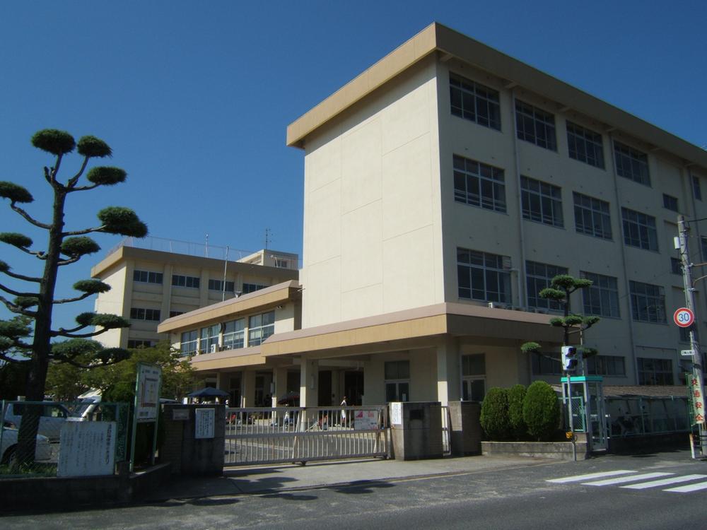 Other Environmental Photo. Children learn proceed 400m to Okayama Nanki Elementary School ・ Children help each other ・ Stretch of live children