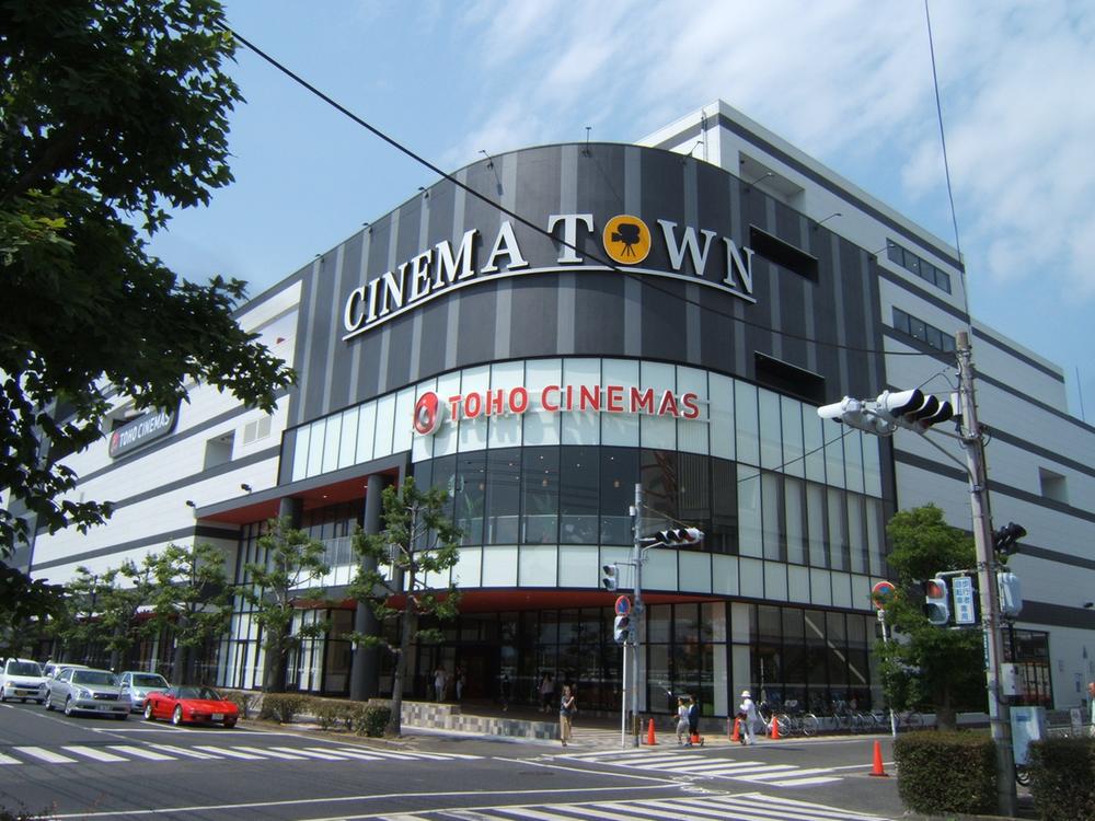 Shopping centre. Also substantial 1111m 1 floor store to Cinema Town Okaminami