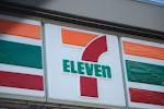 Convenience store. Shopping in the 900m Nanako card to Seven-Eleven Okayama Urayasuhon cho Kitamise.
