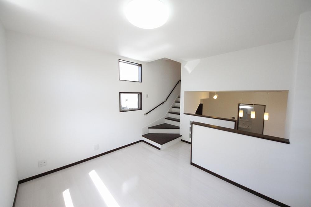 Living. Haisasshi adoption of living